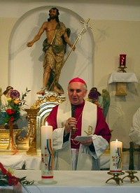 Bischof Iby bei der Andacht in der Filialkirche