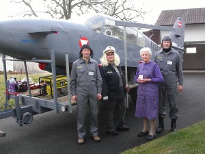 Begeisterte Aufnahme des Eurofighters von der Bev&ouml;lkerung