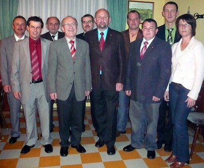 Der Gemeinderat von Kleinm&uuml;rbisch mit Bezirkshauptmann HR Dr. Karl Prath