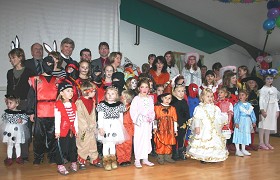 Die beachtliche Kinderschar beim Fototermin