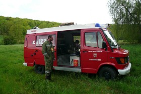 OF Kleinm&uuml;rbisch mit Auto als Einsatzzentrale kurz vor &Uuml;bungsbeginn