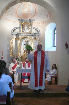 Pater Salzl bei der Predigt