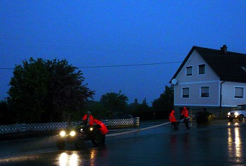 Das traditionelle Maibaumaufstellen beim Gh. Marth