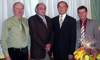 Der alte und neue Ortsparteiobmann mit Leo Radakovits und Reinhard Strobl