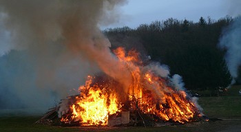 Ostereiersuche und Osterfeuer in Kleinm&uuml;rbisch