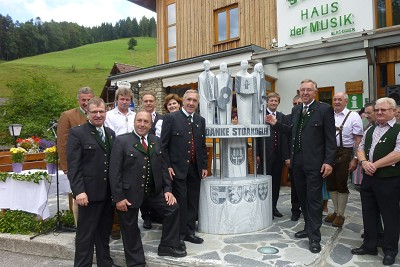 Einweihung der Danke-Stoakogler-Statue in Gasen