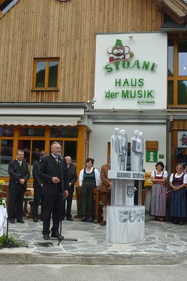 Einweihung der Danke-Stoakogler-Statue in Gasen