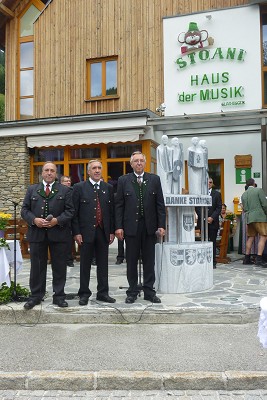 Einweihung der Danke-Stoakogler-Statue in Gasen