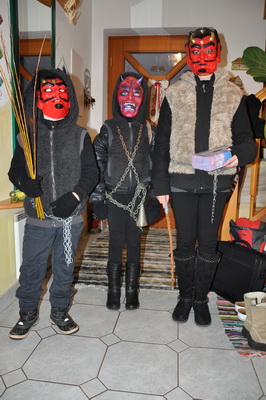 Nikolaus und Krampusgruppen unterwegs in Kleinm&uuml;rbisch