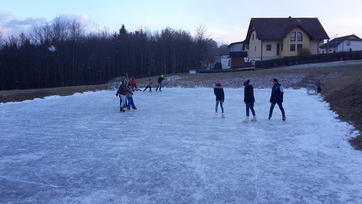 Eislaufvergn&uuml;gen am Eislaufplatz in Kleinm&uuml;rbisch