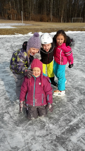 Eislaufvergn&uuml;gen am Eislaufplatz in Kleinm&uuml;rbisch