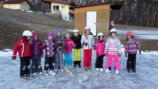 Eislaufvergn&uuml;gen am Eislaufplatz in Kleinm&uuml;rbisch