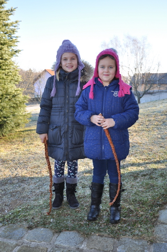 Kinder beim Neujahrw&uuml;nschen