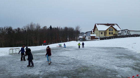Eislaufparty am Spielplatz in Kleinmürbisch